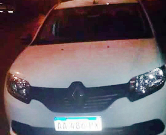 La foto del Logan que tiene muy pocos kilómetros y ahora está siendo buscado por la policía.