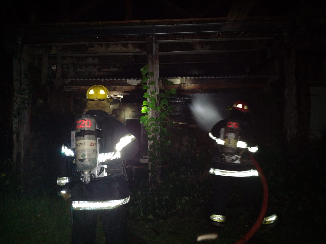 Fotos: Bomberos Voluntarios de Villa la Angostura.