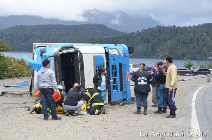 Son numerosos los accidentes en cercanías de Villa la Angostura. Click en la foto para ampliar. (Foto de archivo).